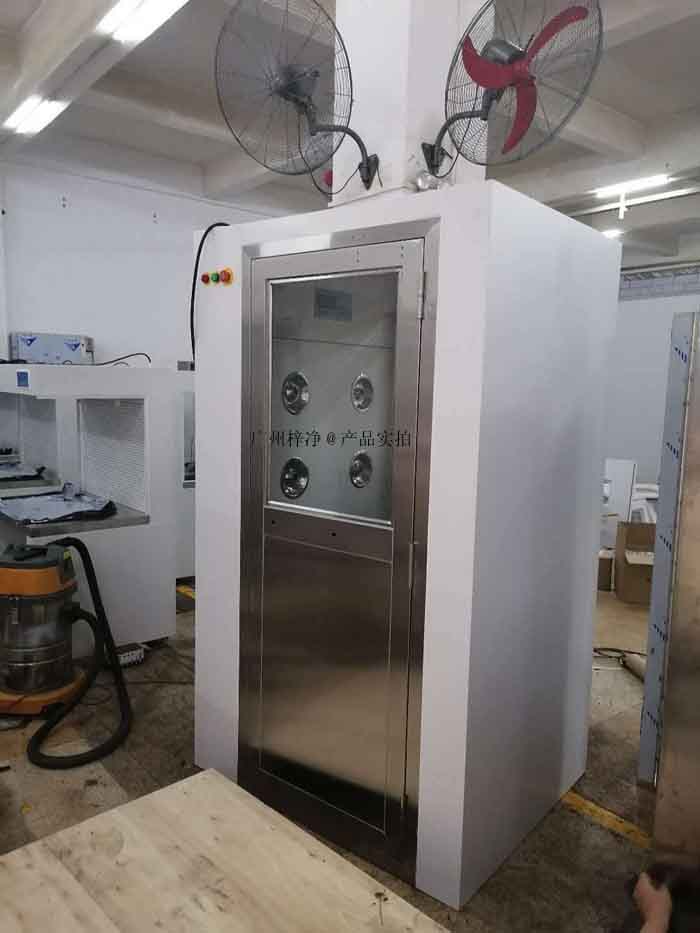 冷軋鋼板烤漆風(fēng)淋室產(chǎn)品圖 冷軋鋼板烤漆風(fēng)淋室產(chǎn)品圖