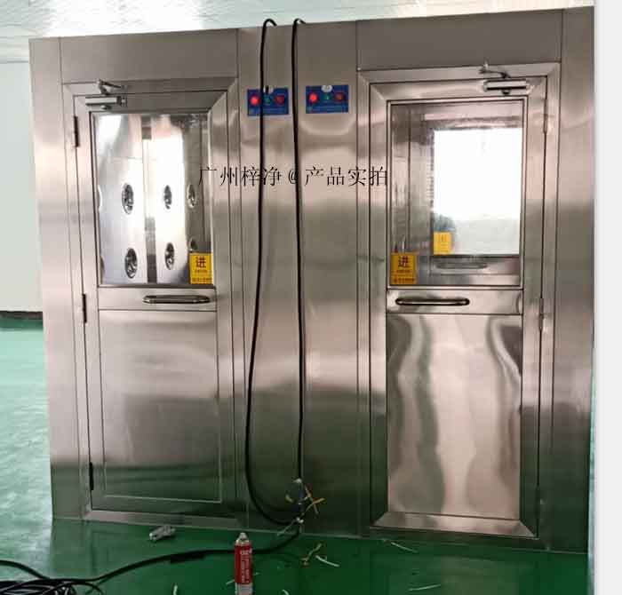 風(fēng)淋室維護保養(yǎng)對于確保潔凈度和生產(chǎn)效率至關(guān)重要 風(fēng)淋室維護保養(yǎng)對于確保潔凈度和生產(chǎn)效率至關(guān)重要