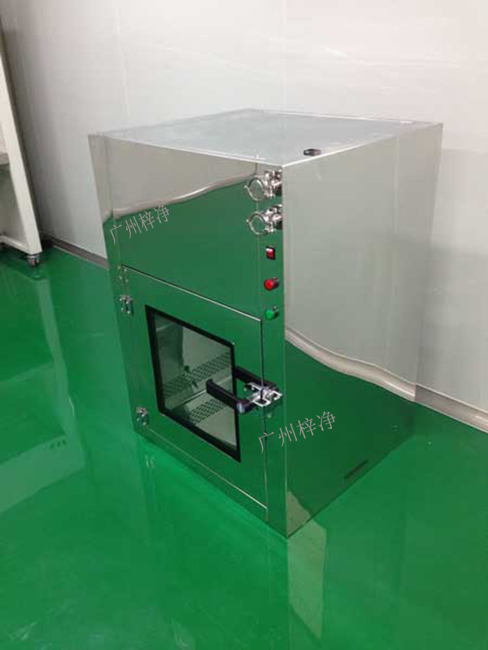 傳遞窗,又稱為隔離傳遞窗、氣閘室等,是一種能夠在不同潔凈度等級的環境之間實現物品和人員安全傳遞的設備。 傳遞窗,又稱為隔離傳遞窗、氣閘室等,是一種能夠在不同潔凈度等級的環境之間實現物品和人員安全傳遞的設備。